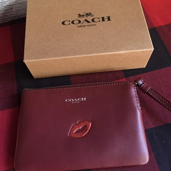 Coach Handbags - NWT Coach Wristlet w/ Glitter Lip